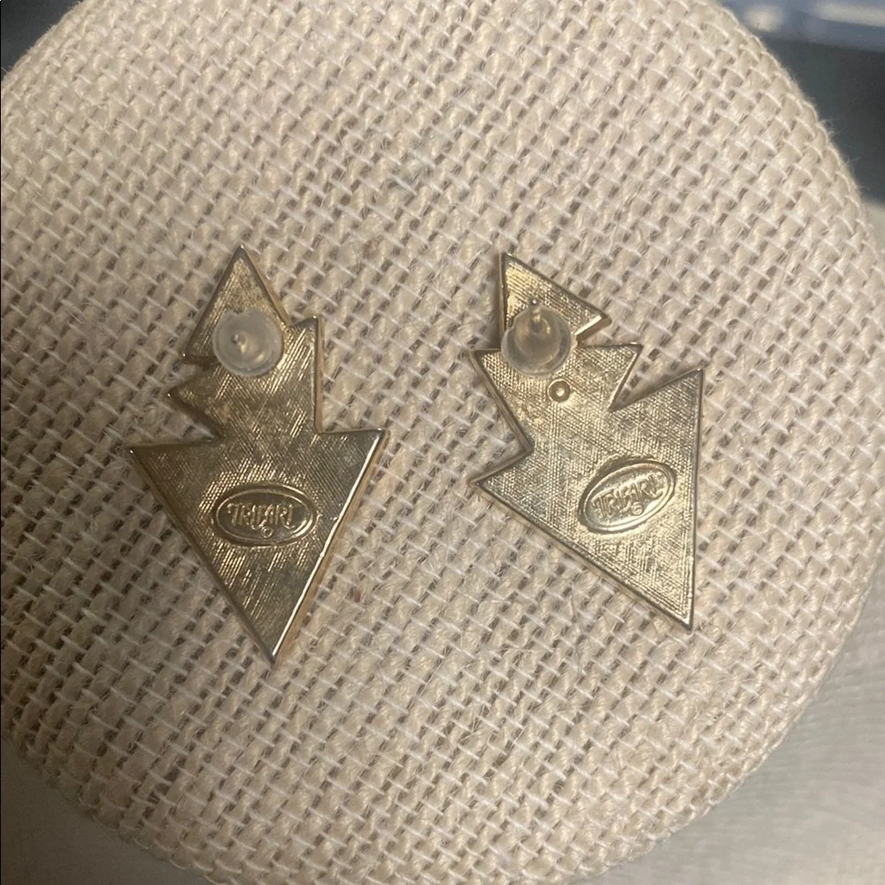 Trifari Geometric Black /Silver  Earrings